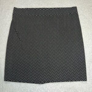 Nicole Miller New York skirt size XL, Black & Grey zigzag pattern,texture fabric